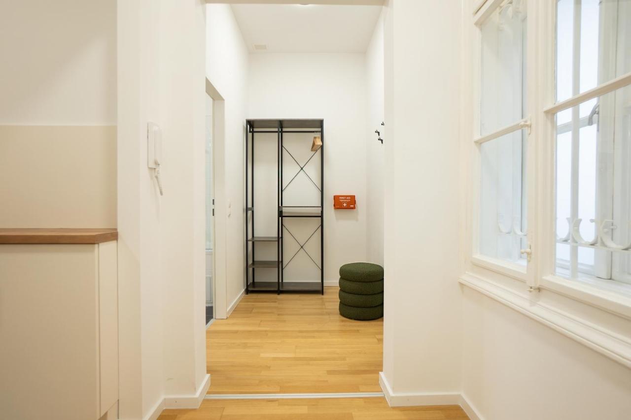 Brand-new With A Breathtaking Design Located Right Near Belvedere Castle, 15 Minutes From Centre * Vienna